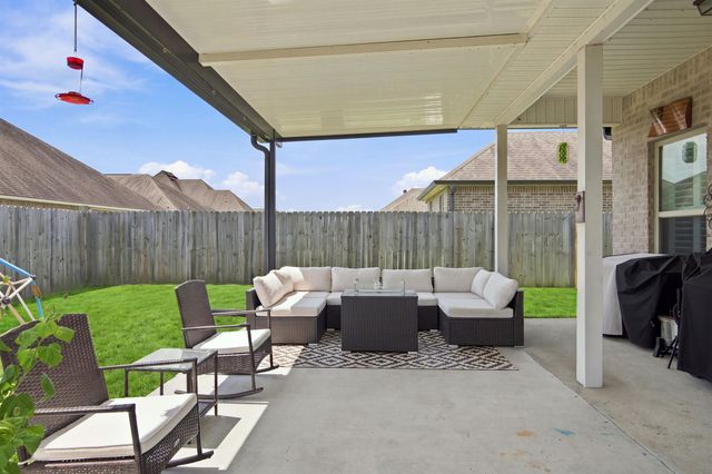 142 Hickory Knoll Ave, Gray, LA 70359