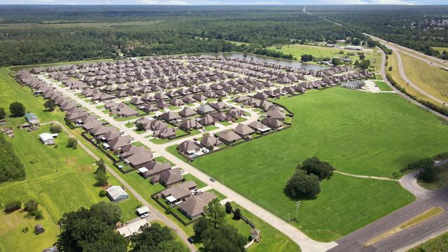 142 Hickory Knoll Ave, Gray, LA 70359