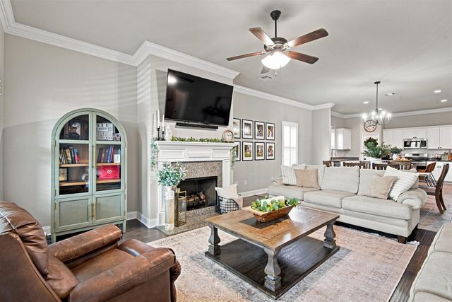 142 Hickory Knoll Ave, Gray, LA 70359