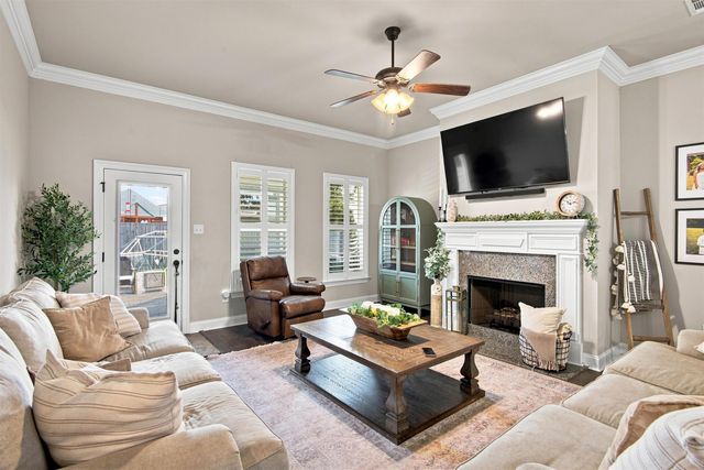 142 Hickory Knoll Ave, Gray, LA 70359