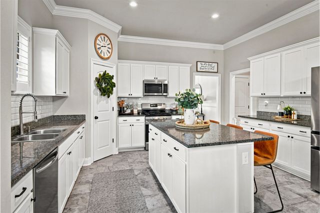 142 Hickory Knoll Ave, Gray, LA 70359