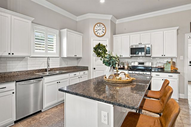 142 Hickory Knoll Ave, Gray, LA 70359