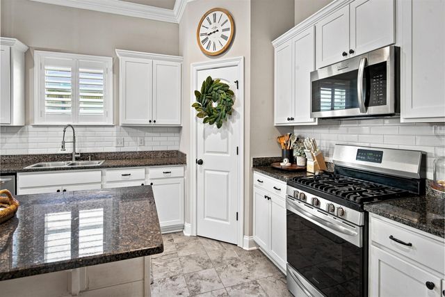 142 Hickory Knoll Ave, Gray, LA 70359