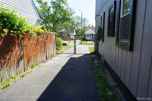 20009 Indiana Street, Detroit, MI 48221