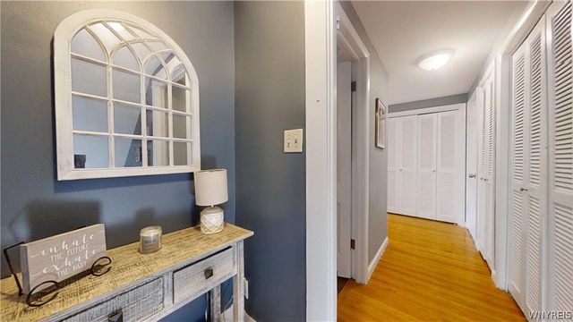 105 Hyledge Dr, Amherst, NY 14226