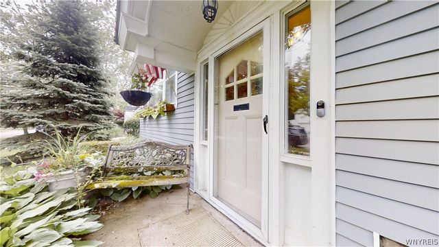 105 Hyledge Dr, Amherst, NY 14226
