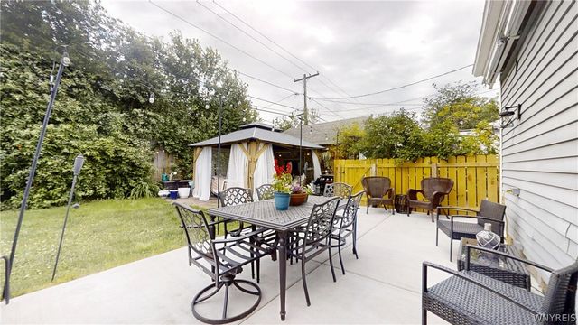 105 Hyledge Dr, Amherst, NY 14226