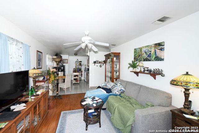 182 Joiner Dr, Bandera, TX 78003