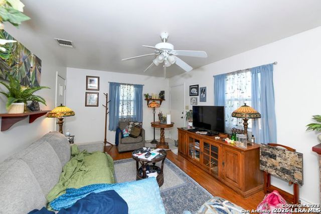 182 Joiner Dr, Bandera, TX 78003