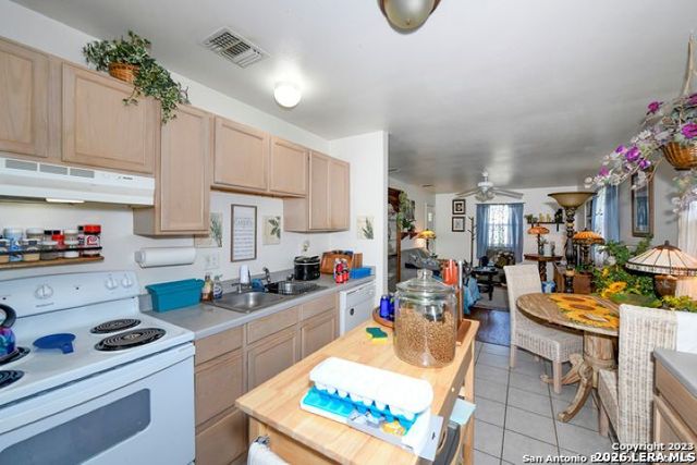 182 Joiner Dr, Bandera, TX 78003