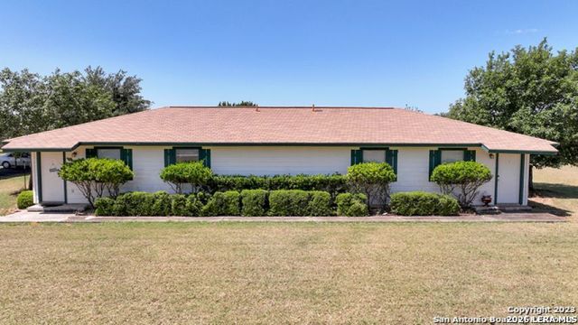 182 Joiner Dr, Bandera, TX 78003