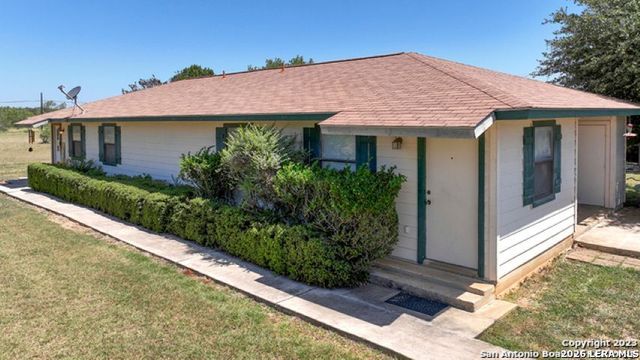 182 Joiner Dr, Bandera, TX 78003