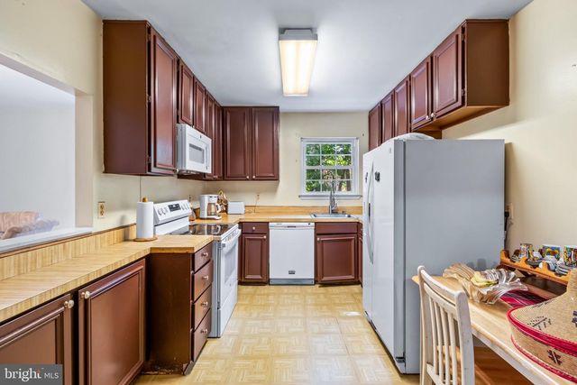 7107 FORBES BLVD, Lanham, MD 20706