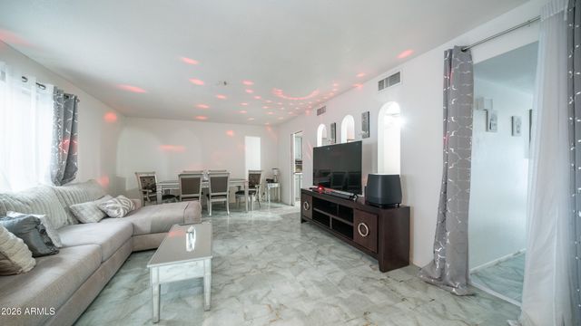 1910 W BELMONT Avenue, Phoenix, AZ 85021