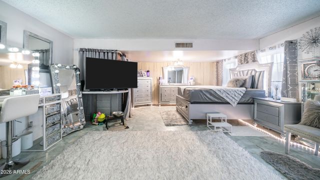 1910 W BELMONT Avenue, Phoenix, AZ 85021