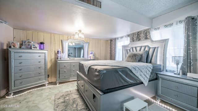 1910 W BELMONT Avenue, Phoenix, AZ 85021