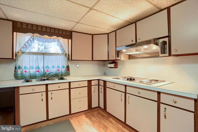 31 SPRINGERS LN, New Cumberland, PA 17070