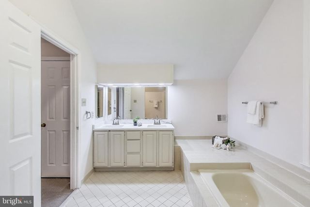 12148 DARNLEY RD, Woodbridge, VA 22192