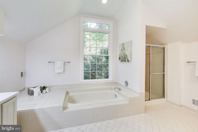 12148 DARNLEY RD, Woodbridge, VA 22192
