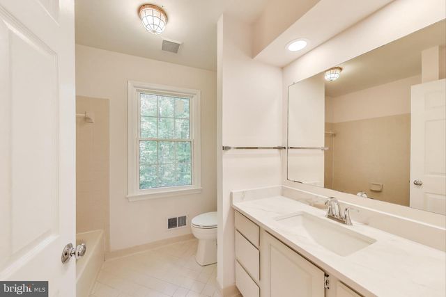 12148 DARNLEY RD, Woodbridge, VA 22192