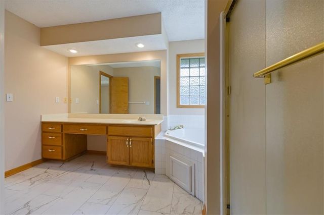 7200 E 69th Street, Kansas City, MO 64133