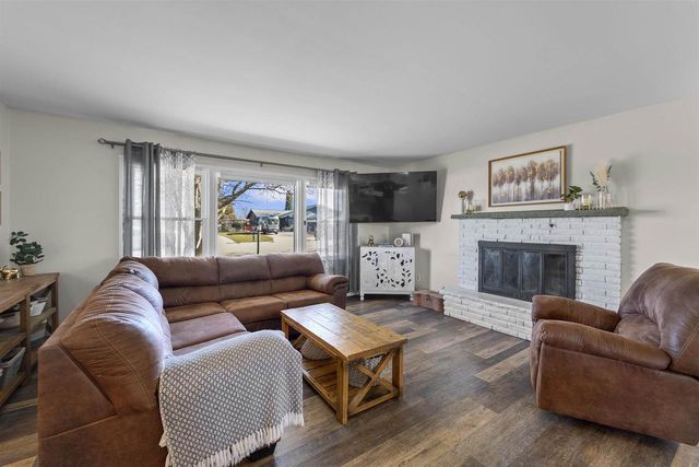 311 Blue View Drive, Mount Horeb, WI 53572