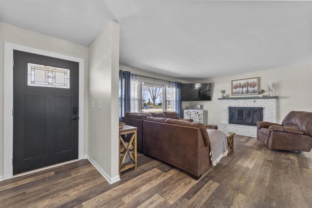 311 Blue View Drive, Mount Horeb, WI 53572