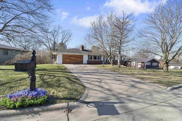 311 Blue View Drive, Mount Horeb, WI 53572
