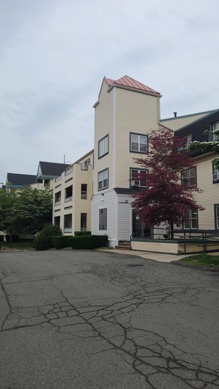 38 Carter St 303, Everett, MA 02149
