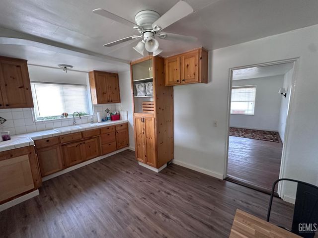 3721 Edison Highway, Bakersfield, CA 93307