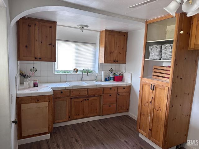 3721 Edison Highway, Bakersfield, CA 93307