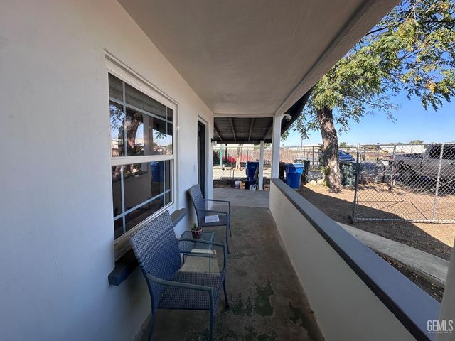 3721 Edison Highway, Bakersfield, CA 93307