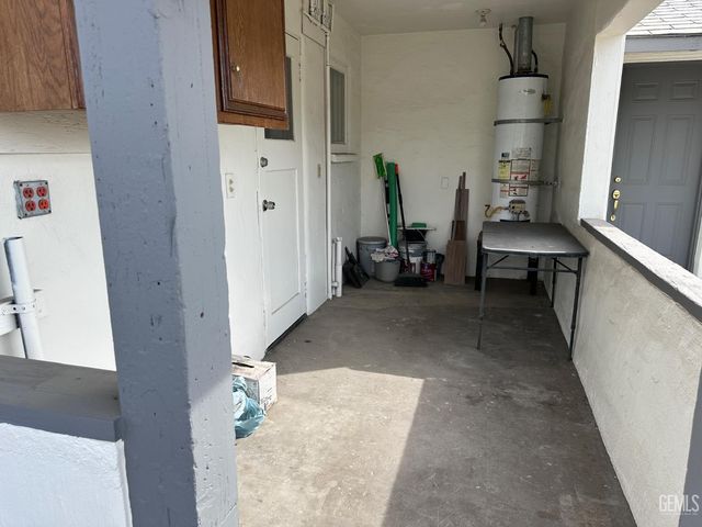 3721 Edison Highway, Bakersfield, CA 93307