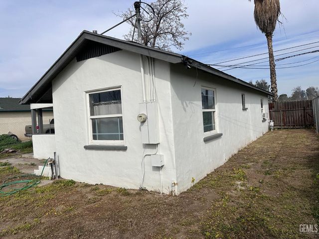 3721 Edison Highway, Bakersfield, CA 93307