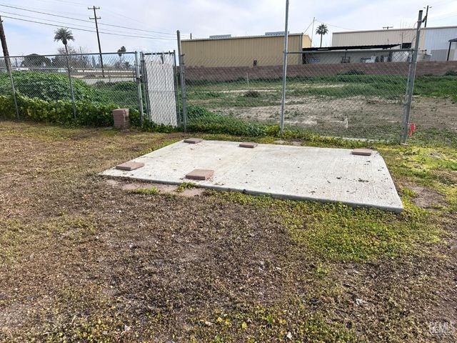 3721 Edison Highway, Bakersfield, CA 93307