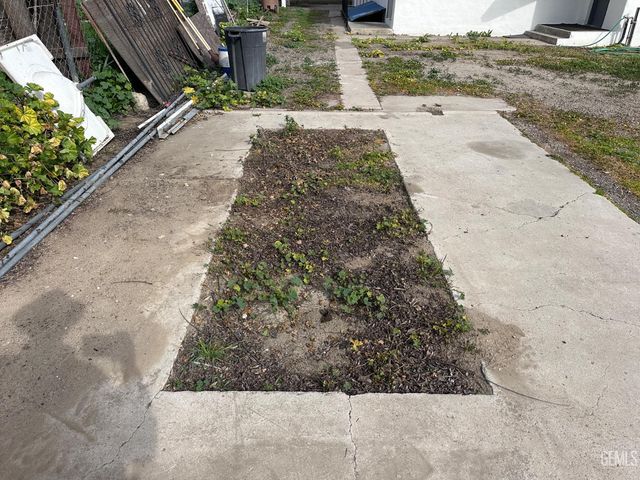 3721 Edison Highway, Bakersfield, CA 93307