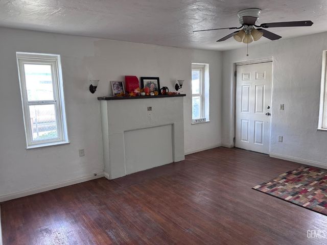 3721 Edison Highway, Bakersfield, CA 93307