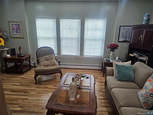5 Lincoln Avenue, Smithtown, NY 11787