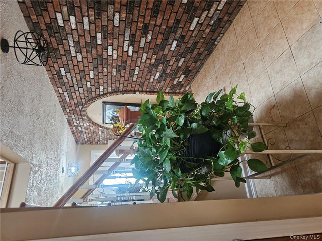 5 Lincoln Avenue, Smithtown, NY 11787