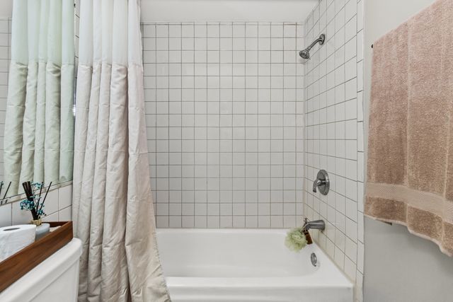 4527 S Drexel Boulevard 1W, Chicago, IL 60653