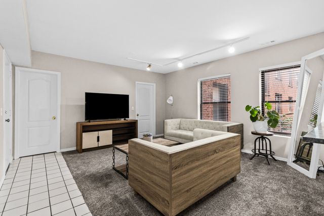 4527 S Drexel Boulevard 1W, Chicago, IL 60653