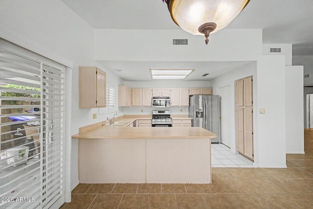 9054 W LISBON Lane, Peoria, AZ 85381