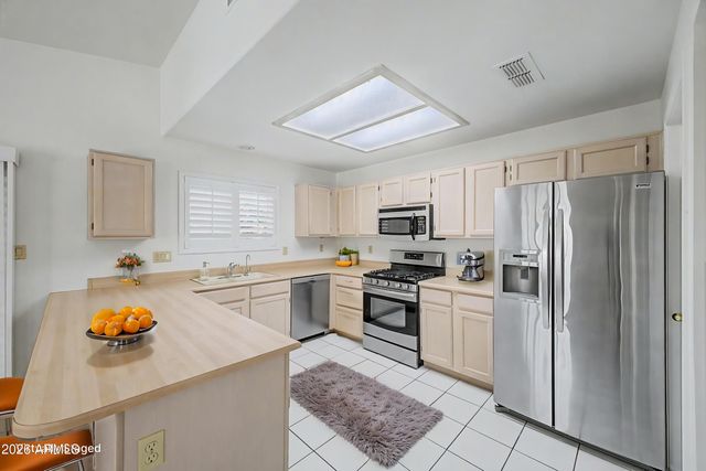 9054 W LISBON Lane, Peoria, AZ 85381