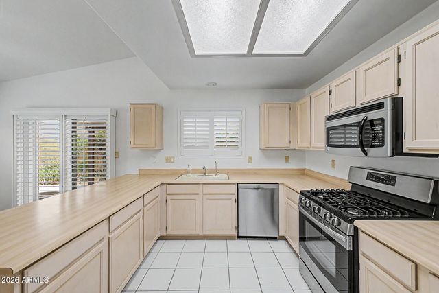 9054 W LISBON Lane, Peoria, AZ 85381