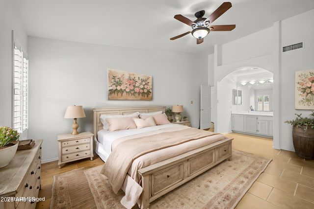 9054 W LISBON Lane, Peoria, AZ 85381