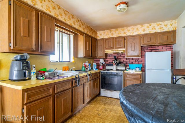 30144 Roan Drive, Warren, MI 48093