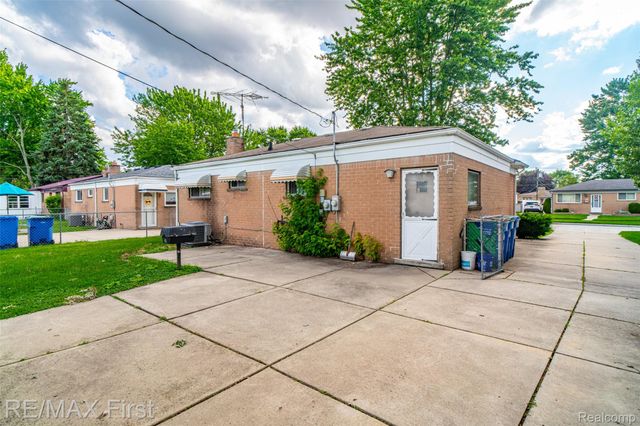 30144 Roan Drive, Warren, MI 48093
