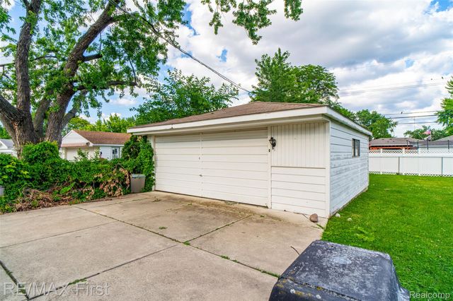 30144 Roan Drive, Warren, MI 48093