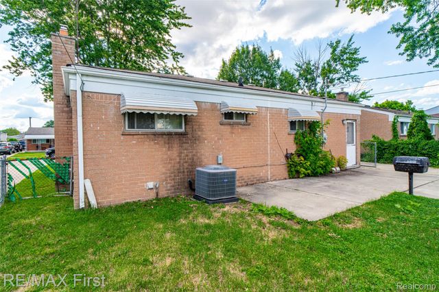 30144 Roan Drive, Warren, MI 48093
