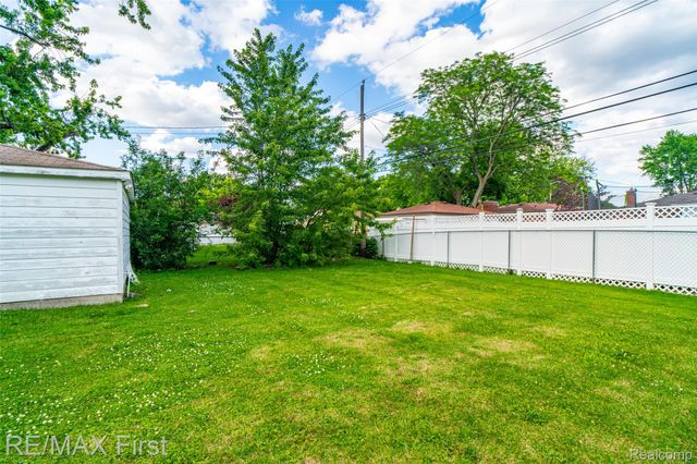 30144 Roan Drive, Warren, MI 48093
